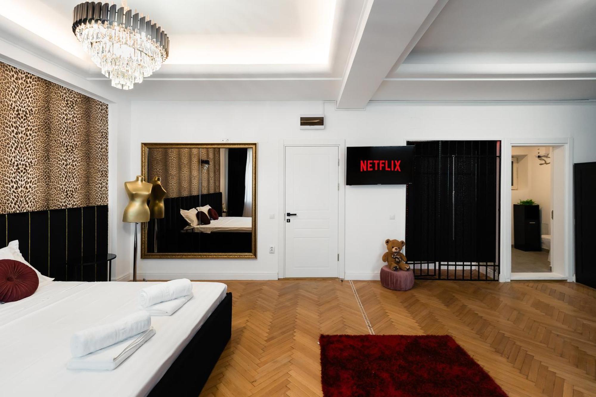 Central Studios In Piata Romana Bucarest Esterno foto